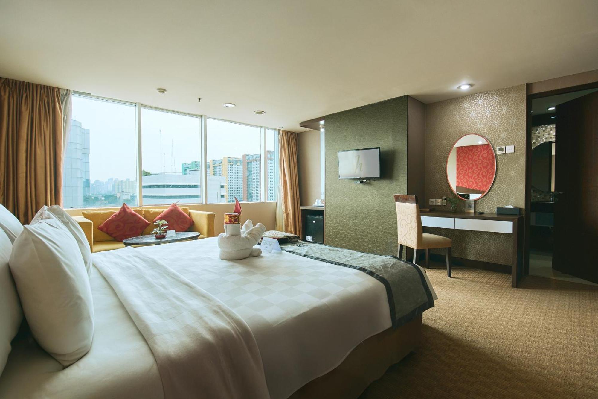 Executive Suite,1692002042:JPEG